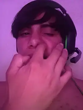 Isaias18RT stripchat live cam model