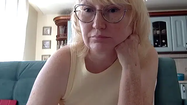 Zeyona stripchat live cam model