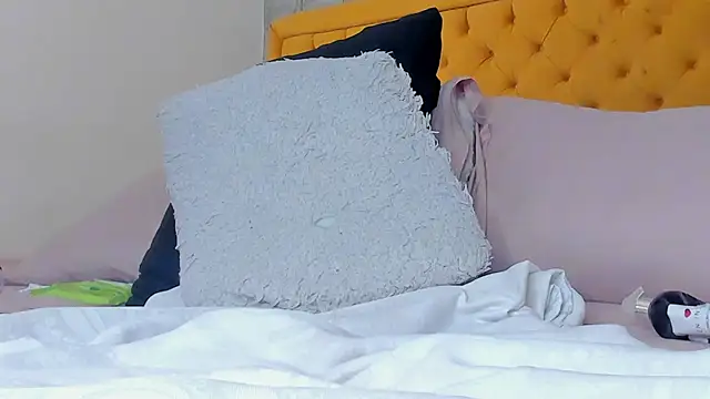 LahanaKimish stripchat live cam model