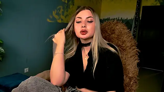 HyileyClark stripchat live cam model