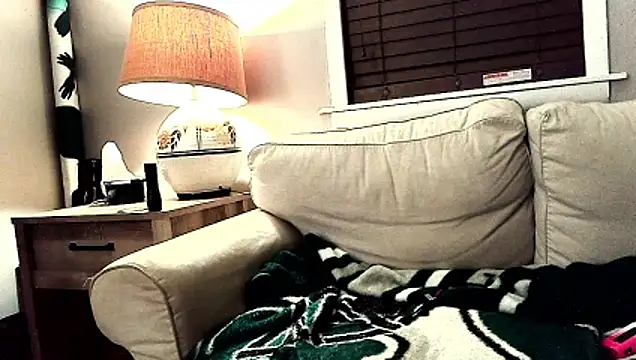 studlyhardwoodd stripchat live cam model