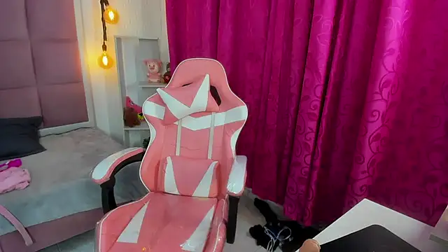 MelanieRousse stripchat live cam model