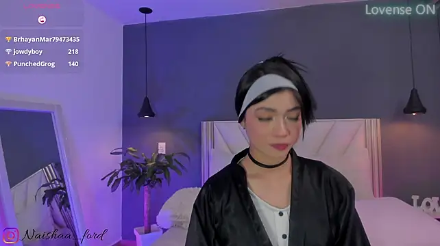 Naishaaford stripchat live cam model