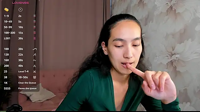 FlirtyAura stripchat live cam model