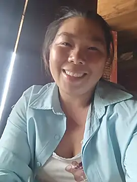 quynhkoolbae stripchat live cam model