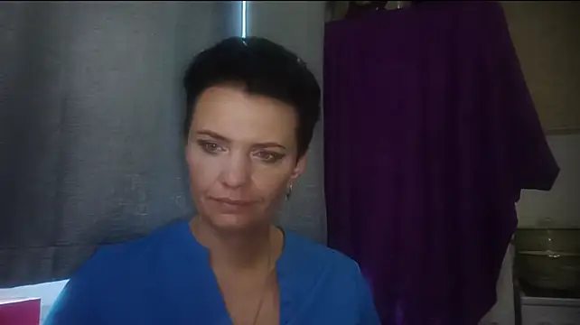HotMamaQueen234 stripchat live cam model