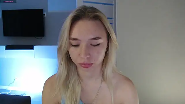 Emily_Hartt stripchat live cam model