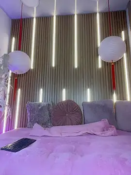 Chloe_Lombardi stripchat live cam model
