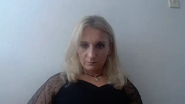 ViolettaMature stripchat live cam model