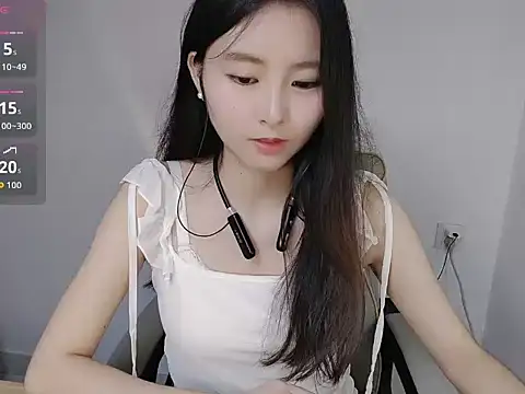 Luna-170 stripchat live cam model