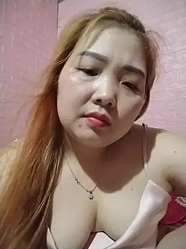 Tindraa1 stripchat live cam model