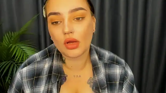 NikkiSummer stripchat live cam model