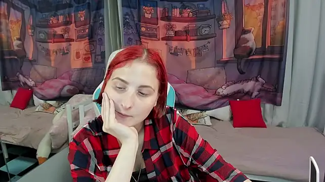 KiraElwood stripchat live cam model