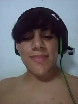 Isaias18RT stripchat live cam model