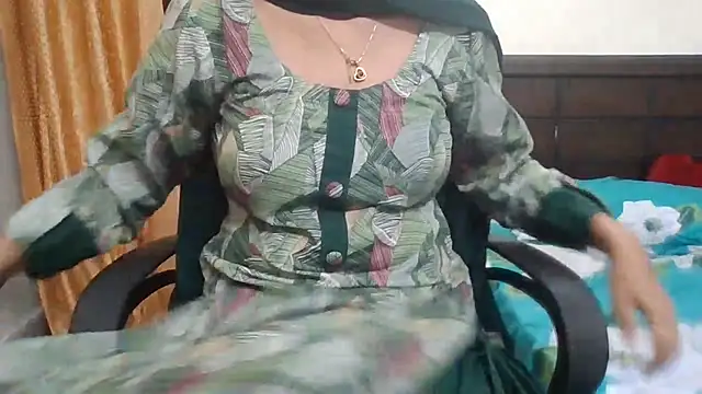 Sexy_iknoor stripchat live cam model