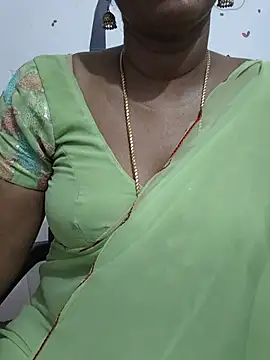 Tamil_Meera12 stripchat live cam model