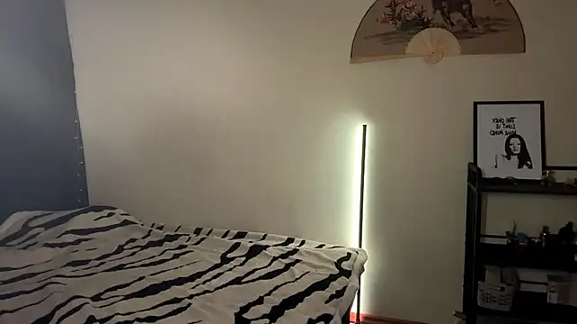 MysticHeart stripchat live cam model