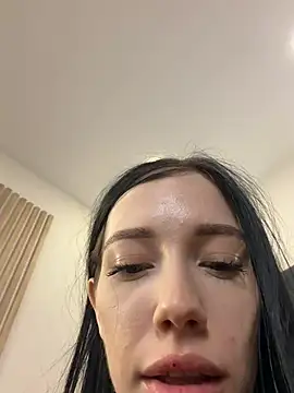 MiaRhoades stripchat live cam model