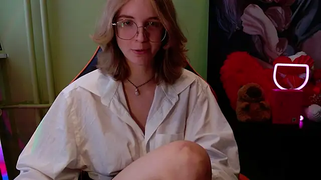 juicyPenny stripchat live cam model