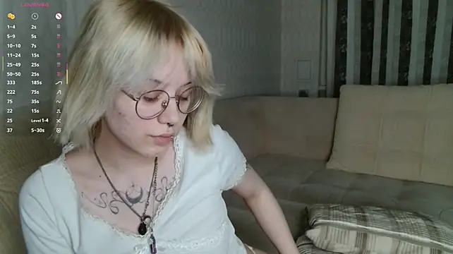 KellePourier stripchat live cam model