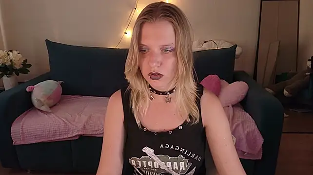 Viki_Charm stripchat live cam model