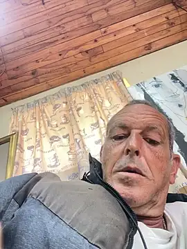 GeldenKuy stripchat live cam model