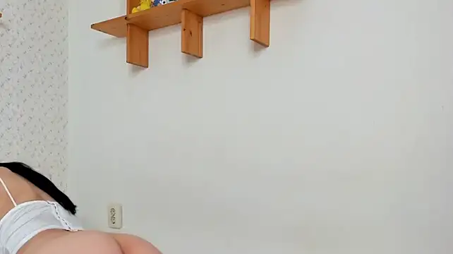 miraqqwerty stripchat live cam model