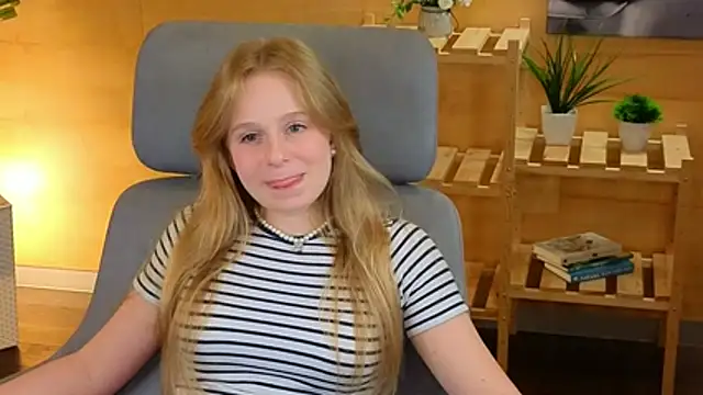 PenniBono stripchat live cam model
