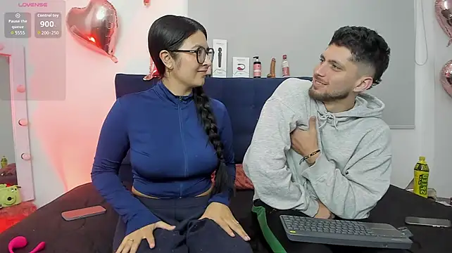 Ari_and_loggan stripchat live cam model