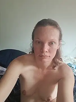 redsparrowXxXx stripchat live cam model