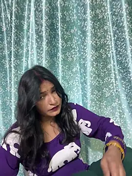 Priyaa_1433 stripchat live cam model