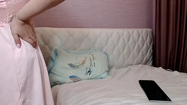 PrettyTayaOne stripchat live cam model