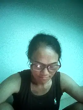 Vieekee stripchat live cam model