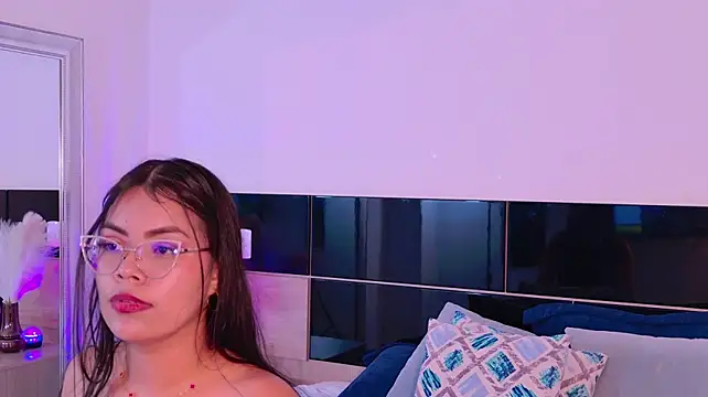 AliceLavenders stripchat live cam model
