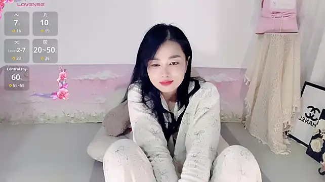 Happy365_ stripchat live cam model