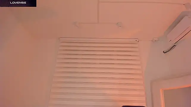 CaitlynBellX stripchat live cam model