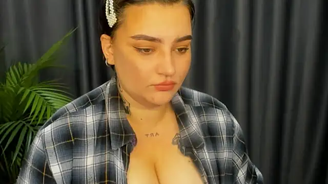 NikkiSummer stripchat live cam model
