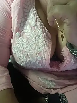 SANIYAMIRZA stripchat live cam model