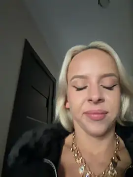 LikaCat stripchat live cam model