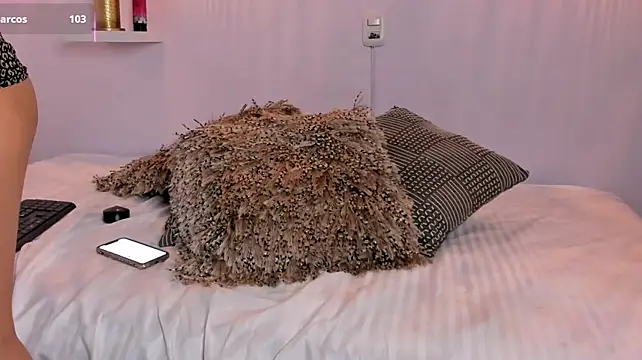 Nahiaraa__ stripchat live cam model