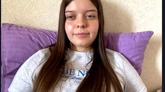 IvyWild stripchat live cam model