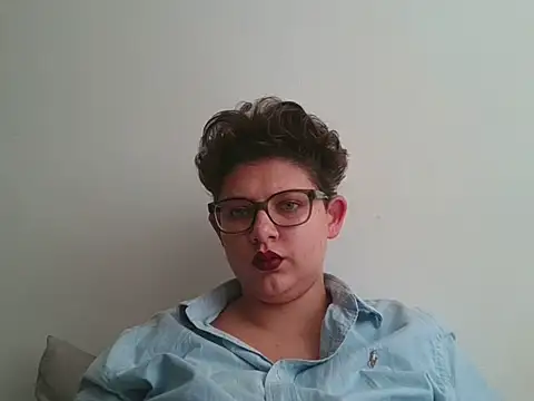 VikaKisss stripchat live cam model