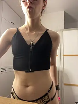 MartiniiSelenna stripchat live cam model