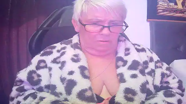 Playful_MILF_Demi stripchat live cam model