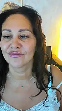 MilaUrban stripchat live cam model