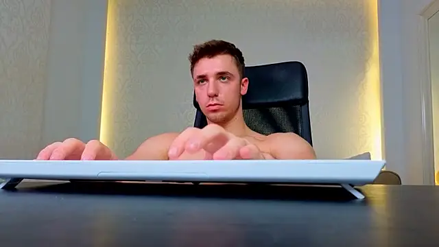 KellenWest stripchat live cam model
