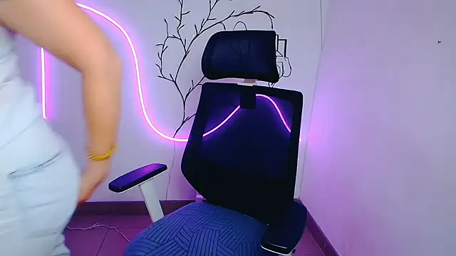 Madonna_Fire stripchat live cam model