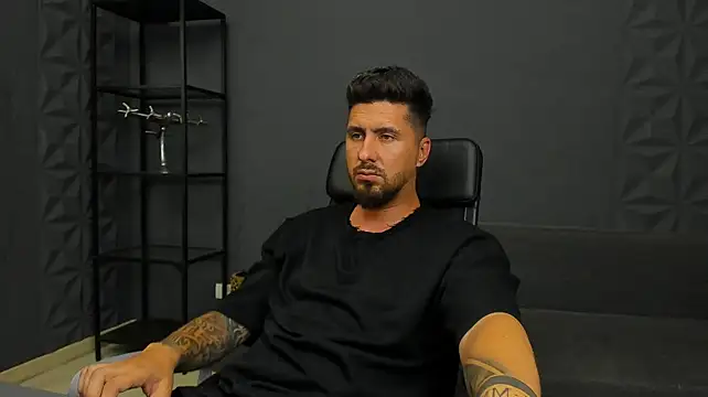 LoganStroud stripchat live cam model