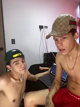 Moises_yoskingg stripchat live cam model
