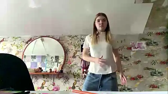 VerdaGormly stripchat live cam model